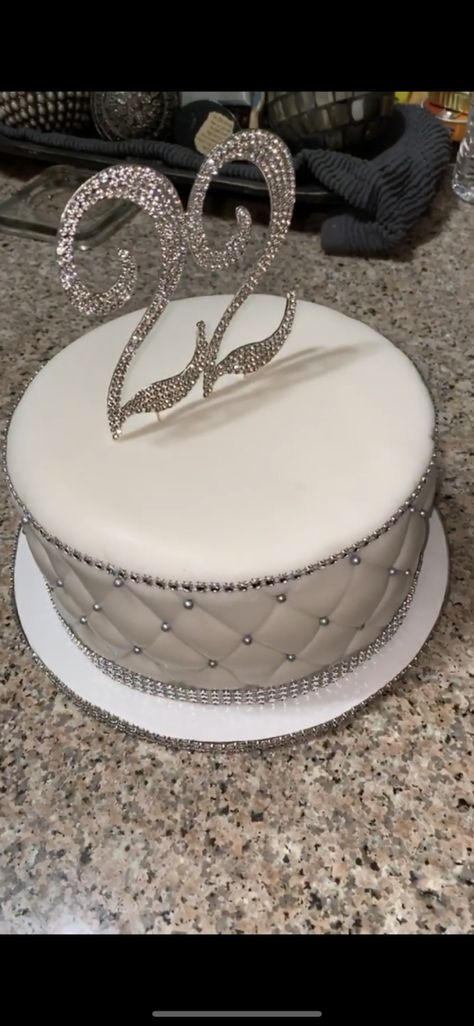 Rhinestone Birthday Cake, Birthday Cake Boujee, Birthday Cake Sparkly, Bling Cakes Birthday, 22nd Bday Cake, Birthday Cake Baddie, Cake Baddie, Boujee Birthday Cake, Bling Birthday Cake