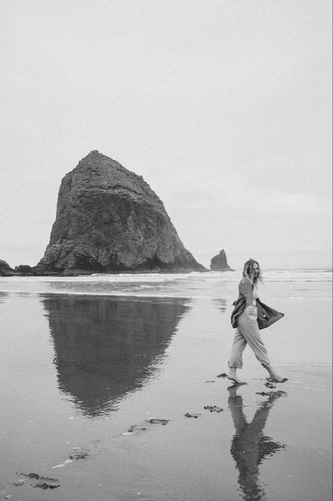 oregon coast photoshoot Portland Oregon Photoshoot, Oregon Coast Portraits, Oregon Coast Pictures, Oregon Beach Photoshoot, Pnw Beach Photoshoot, Oregon Coast Senior Pictures, Oregon Coast Photoshoot, Oregon Photoshoot, Arch Cape Oregon