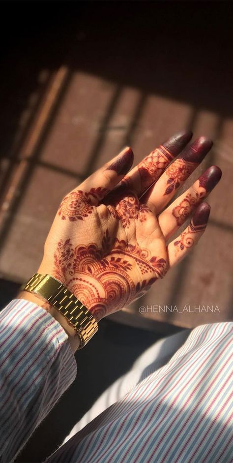 Henna Ideas Aesthetic Palm, Henna Designs Hand Palms Arabic, Mehandi Designs For Palm Arabic, Aesthetic Mehndi Designs Front Hand Palm, Mehendi Designs For Hands Simple Palm Aesthetic, Easy Aesthetic Mehendi Designs Palm, Palm Mehendi Ideas, Palm Aesthetic Mehendi, Simple Henna Designs Hand Palms Side