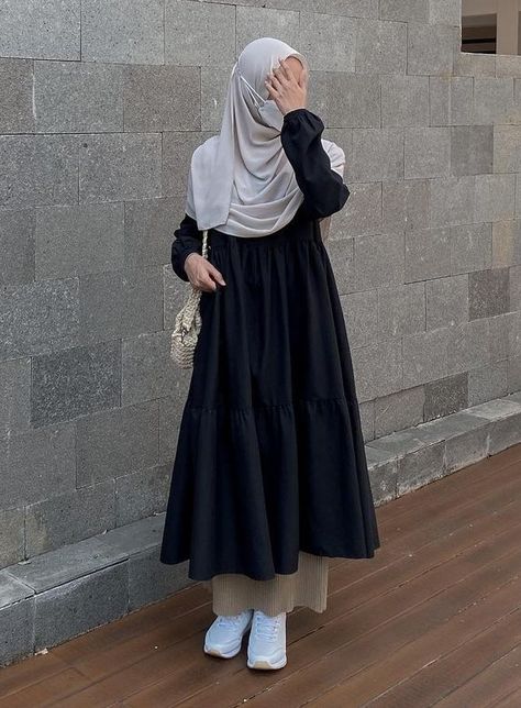 Hijabi Midi Dress Outfit, Dress Midi Hijab, Ootd Midi Dress Hijab, Outfit Muslimah Aesthetic, Muslimah Aesthetic Outfit, Hijab Midi Dress, Ootd Midi Dress, Midi Dress Hijab, Tunik Hijab Style