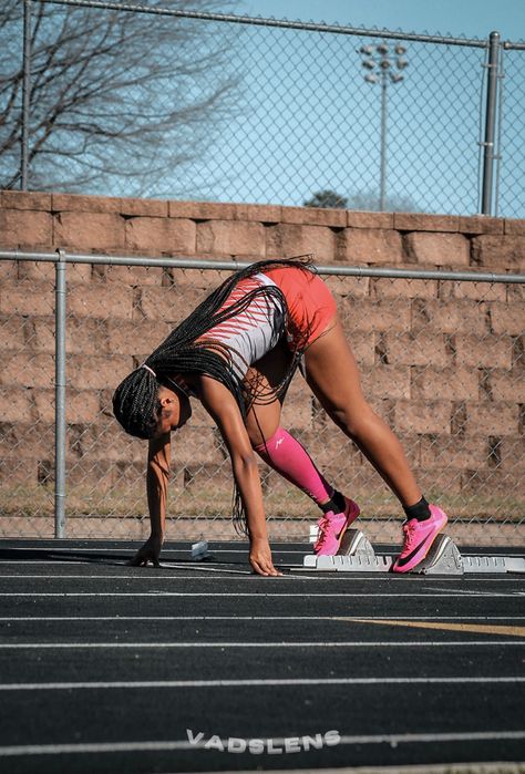 Track Starting Pose, Track Action Shots, Track And Field Picture Ideas, Media Day Track And Field, Track & Field, Track Pictures Poses, Track Photoshoot Photo Ideas, Track Media Day, Track Poses