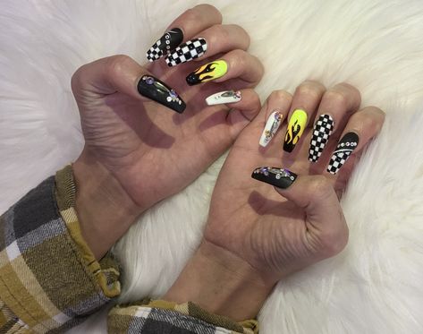 Halloween nails 2018 #racer #flames #checkers #rhinestone #matte #mattenails #nailart #nails #naildesigns #halloween Racer Nails, Nails Coffin Matte, Rhinestones Nails, Checkered Nails, Polka Dot Nail Art, Ideas For Nails, Crazy Nail Art, Gold Eye Makeup, Nails 2018