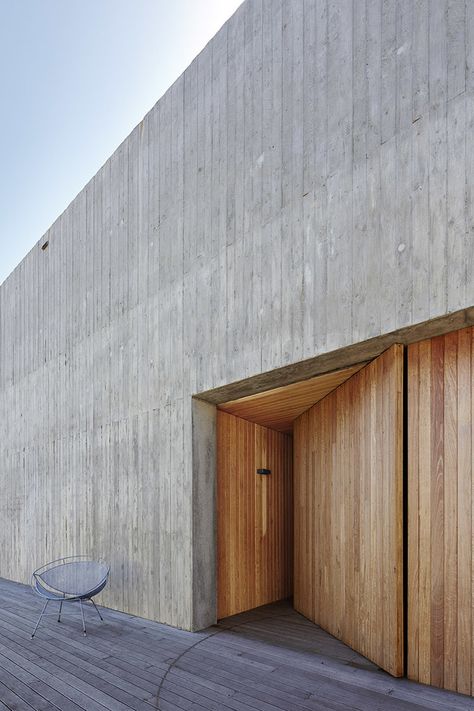 Mid Century Architects Adelaide | PR House | Architects Ink Modern Office Building, Concrete Facade, Concrete Architecture, Wood Interior Design, Concrete Home, Wood Architecture, Concrete Building, Concrete House, Architecture Awards