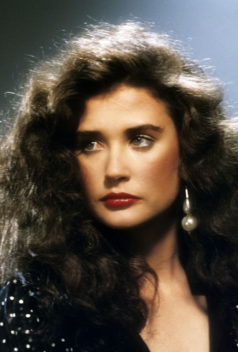 25 Most Stunning 80's Hairstyles Just for You - Time To Cherish The Old Glamour - Haircuts & Hairstyles 2019 80s Hairstyles For Long Hair, 80s Short Hair, 80s Haircuts, 80 S Hairstyles, 1980s Makeup And Hair, 80s Hair Styles, 80s Big Hair, 80s Hairstyles, 80's Hairstyle