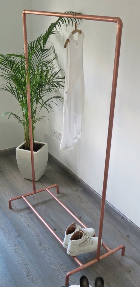 Diy Clothes Rack Pipe, Letter Diy, Diy Clothes Rack, Copper Interior, Ideas Clothes, Trendy Diy, Copper Decor, Pipe Furniture, Garment Racks