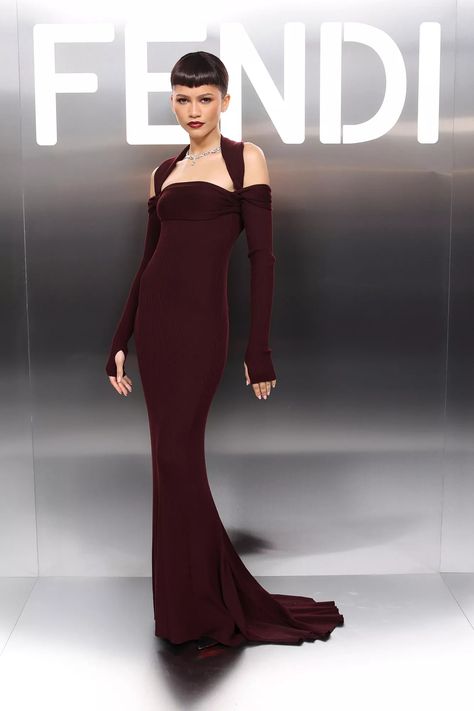 Zendaya Continues to Rock Short Bangs at Fendi Show: See Her Bold Look Fendi Gown, Zendaya Red Carpet Looks, Fendi Haute Couture, Burgundy Gown, Fendi Dress, Zendaya Outfits, Baby Bangs, Zendaya Style, Fashion Week Outfit