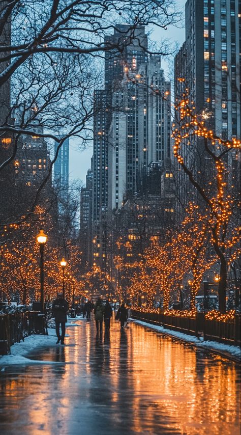 Christmas Backgrounds New York, New York Christmas Photography, New York Neige, Christmas In Nyc Wallpaper, Nyc New Years Eve Aesthetic, Ny Christmas Aesthetic, New York Christmas Aesthetic Wallpaper, Christmas City Wallpaper, Christmas Wallpaper Nyc