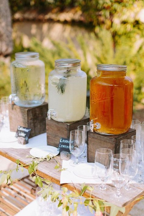 Wedding Drink Bar, Deco Champetre, Rustic Backyard, Sonoma Wedding, Drink Station, בר מצווה, Wedding Drink, Backyard Party, Wedding Bar