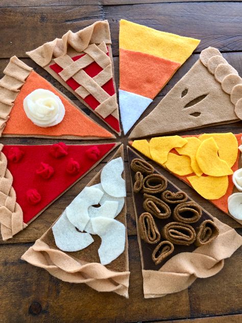 Felt Pie, Felt Thanksgiving, Little Paper Flowers, Pie Garland, Felt Food Patterns, Pies Art, Thanksgiving Pie, Thanksgiving Preschool, Thanksgiving Art