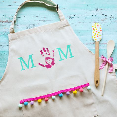 Mother’s Day Apron Craft, Handprint Apron, Mothers Day Handprint, Mother's Day Crafts For Kids, Diy Gifts For Mothers, Sentimental Gifts For Mom, Easy Mother's Day Crafts, Diy Mother's Day Crafts, Gifts From Kids