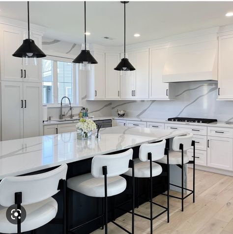 White And Black Kitchens Modern, Kitchen Ideas With Black Accents, Black And White Kitchen Ideas Modern Interior Design, Black Island White Cabinets, White Modern Kitchen Cabinets, Kitchen With Black Accents, Black And White Modern Kitchen, Modern Black And White Kitchen, Kitchen Amenities