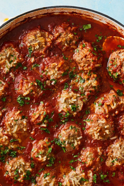 For an easy dinner idea, you can't beat this baked rissole version of family-favourite porcupine meatballs. Less mess and washing up - hooray! Porkepine Meatballs, Baked Porcupine Meatballs, Oven Porcupine Meatballs, Meatballs Porcupine, Porcupine Meatballs 12 Tomatoes, Porquipine Meatball With Rice, Rissoles Recipe, Porcupine Meatballs Recipe, Porcupine Meatballs