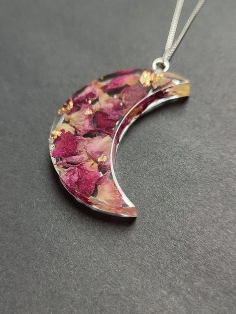 Dried Rose Jewelry, Resin Necklace Pendant, Flower Petal Jewelry, Resin Pendant Diy, Goth Gifts, Cottagecore Gifts, Pressed Flower Crafts, Pop Sockets, Resin Crafts Tutorial