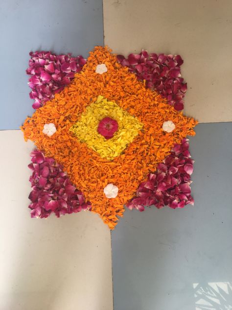 Pookkalam Designs, Small Flower Rangoli, Mini Rangoli, Vat Savitri, 2023 Rangoli, Rangoli Idea, Floral Rangoli, Onam Pookalam, Ganesha Rangoli