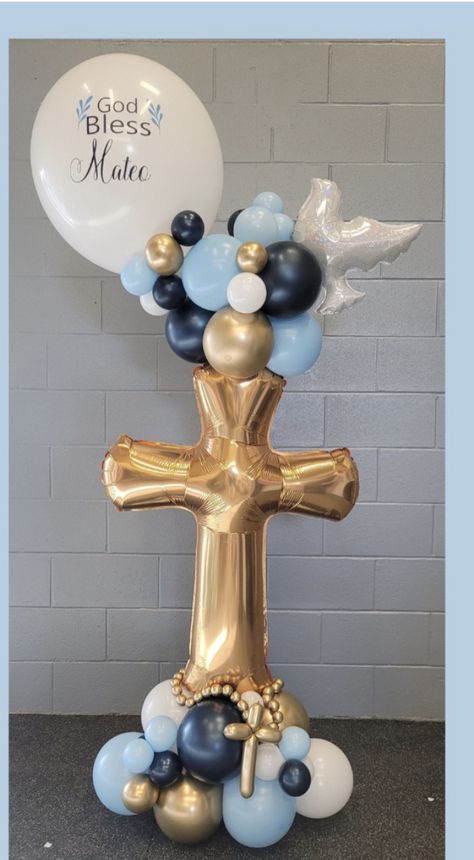 Cross Balloon Centerpiece, Confirmation Decorating Ideas Simple, Boy Communion Centerpieces, 1st Holy Communion Decorations, Boys Communion Decor, First Communion Balloon Decorations, Communion Centerpieces For Boys, Christening Centerpieces Boy, First Communion Balloons