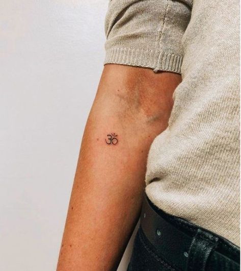 Minimal Hindu Tattoo, Small Yoga Tattoos For Women, Hindu Tattoos Small, Ohm Tattoo Design, Spiritual Tattoos For Women, Om Wrist Tattoo, Spiritual Tattoo Ideas, Kundalini Tattoo, Ohm Tattoo