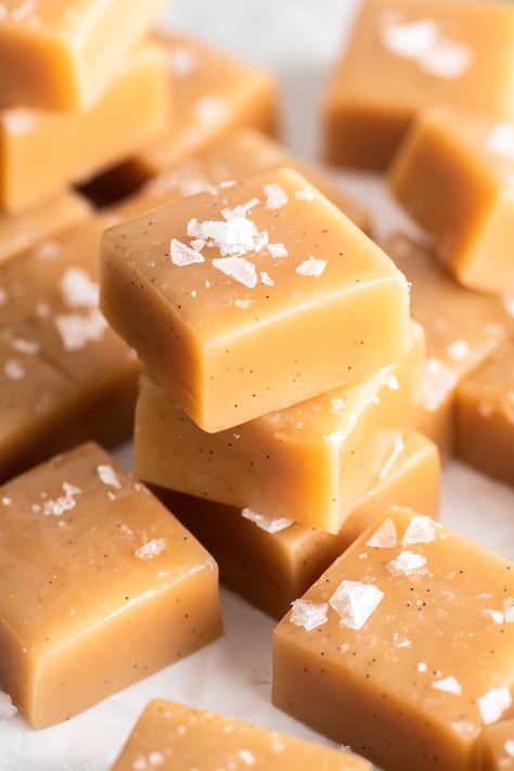 sea salt caramel recipe Caramel Candy Recipe, Salted Caramel Candy, Cashew Brittle, Soft Caramels, Sea Salt Caramels, Salted Caramel Fudge, Chocolate Covered Almonds, Apple Cider Caramels, How To Make Caramel