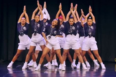 Hiphop Outfit Dancers, Dance Performance Outfits Hip Hop, Hiphop Dance Outfit Dancers, Hip Hop Outfits Dancers, The Royal Family Dance, Dance Crew Outfits, Hiphop Dance Outfit, Dance Team Clothes, Dance Performance Outfits