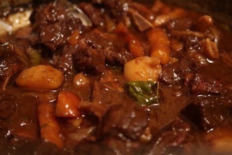 Brown Stew Beef Jamaican, Jamaican Beef Recipes, Stew Beef Jamaican, Jamaican Stew Beef, Jamaican Beef Stew Recipe, Brown Stew Beef, Jamaican Meals, Beef Stew Video, Jamaican Beef Stew