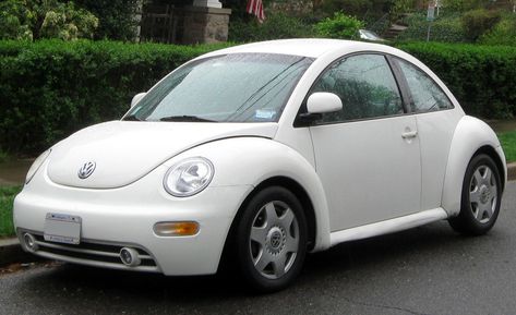 White Vw Bug, White Volkswagen Beetle, Motor Aesthetic, Volkswagen Beatle, Beetle Volkswagen, Car For Teens, Vw New Beetle, Volkswagen Beetle Convertible, Bug Car