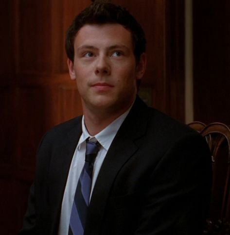 Cory Monteith as Finn Hudson in Glee Season 1 Episode 10 Glee Aesthetic, Glee Season 1, Finn Glee, Sue Sylvester, Glee Cory Monteith, Rachel And Finn, Robin Scherbatsky, Finn Hudson, Seth Macfarlane