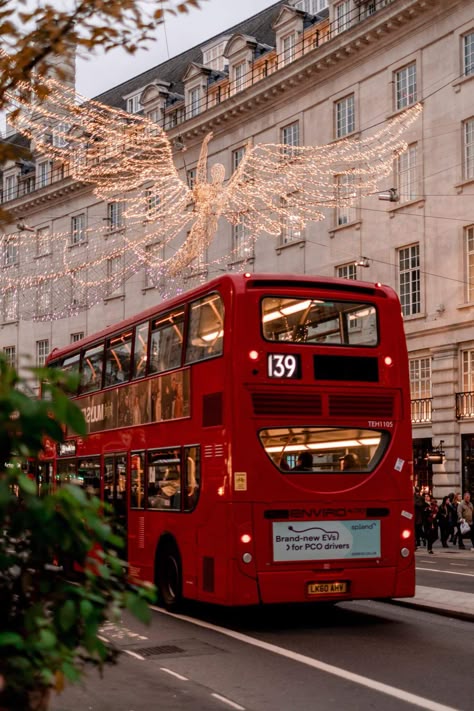 Regent Street Christmas Lights London London Christmas Lights Aesthetic, British Christmas Aesthetic, London Christmas Aesthetic, Moodboard Travel, London Christmas Market, London Christmas Lights, London At Christmas, Europe Christmas, England Christmas