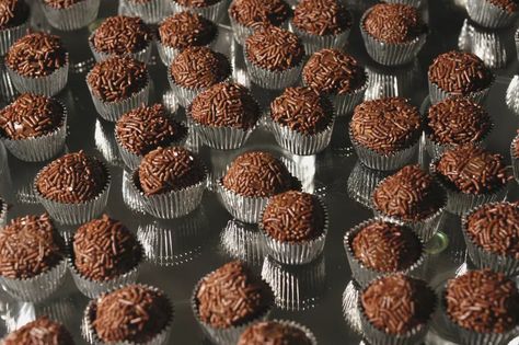 Brazilian Chocolate Fudge Truffles (Brigadeiros) Recipe Cookie Exchange Recipes Easy, Chocolate Fudge Recipes Easy, Vbs Snacks, Brazilian Chocolate, Covered Chocolate, Cookie Exchange Recipes, Fudge Recipes Chocolate, American Desserts, Fudge Recipes Easy