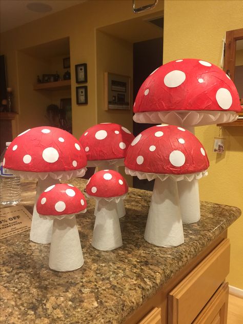 Alice And Wonderland Mushrooms, Fairy Mushroom Party Decor, Diy Big Mushroom Decor, How To Make Big Mushrooms Decor, Mushroom Props Diy, Unbirthday Alice In Wonderland, Alice In Wonderland Mushrooms Diy, Alice Wonderland Decoration, Alice In Wonderland Theme Decoration