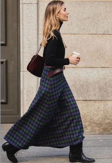 Plaid Skirt Aesthetic, Check Skirt Outfit, Wool Skirt Outfit, Long Wool Skirt, Plaid Maxi Skirt, Cozy Winter Fashion, Checked Skirt, Maxi Skirt Outfit, Outfit Inspo Spring