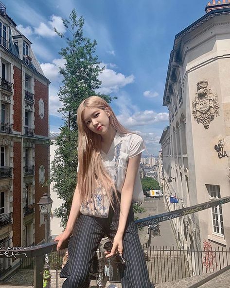 #rose #blackpink 190528 Instagram의 ROSÉ님: “Paris, I had SO much fun performing for u guys. U guys are so sweet and so energetic I've never really experienced anything like it before!…” Rosa Blackpink, Rosé Girlfriend Material, Rosé Ig, Wallpaper Rose, Rosé Instagram, Hyun A, Rose Fashion, Park Rosé, Blackpink Wallpaper