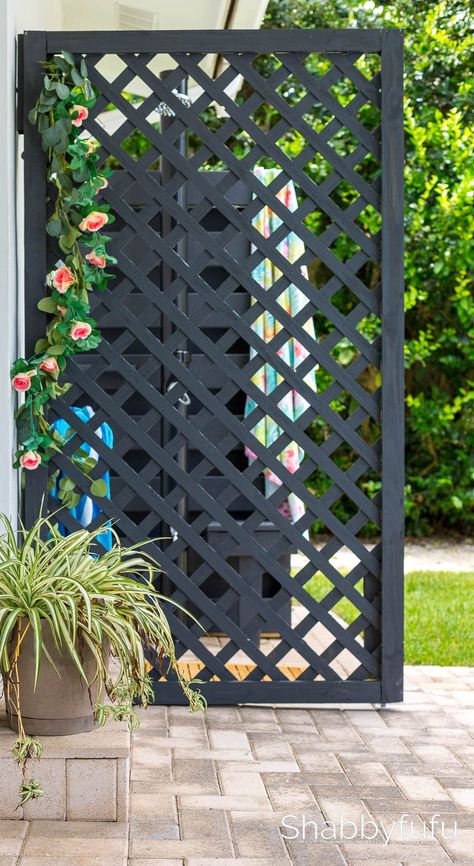 Diy Lattice Privacy Screen, Lattice Ideas, Diy Lattice, Lattice Privacy Screen, Trellis Wall, Lattice Patio, Diy Privacy Screen, Lattice Screen, Patio Privacy Screen