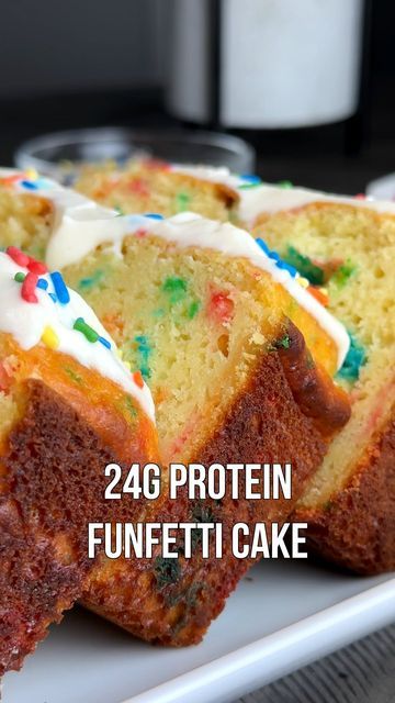 Michael Kory on Instagram: "24g Protein Funfetti Cake 🎉🍰🔥 ✅ Cake ingredients: 1-1/2 cup flour (180g) 3 scoops vanilla whey protein (90g) @legion discount code KORY 3/4 cup zero calorie sweetener 1 tsp baking powder 1/2 tsp baking soda Pinch of salt 1 cup fat-free vanilla Greek yogurt (220g) 3 eggs  1/3 cup unsweetened applesauce (80g) 2 tbsp melted coconut oil (30ml) 1 tbsp melted butter (15ml) 1 tsp cake batter extract (5ml) 2 tbsp rainbow sprinkles ✅ Protein icing ingredients: 1/2 cup fat-free vanilla Greek yogurt (110g) 1 scoop vanilla whey protein (30g) 1/2 cup zero calorie confectioner sweetener 💪 Macros per slice:  270 calories, 7g fat, 26g carbs, 24g protein.  Makes 7 slices. #funfetti #cake #sprinkles #proteincake #birthdaycake #healthybaking #macros #baking #protein #highprote Protein Funfetti Cake, Cake Batter Extract, Protein Icing, Protein Cake Recipe, Protein Donuts Recipe, Healthy High Protein Snacks, Protein Donuts, Cake Sprinkles, Protein Cake