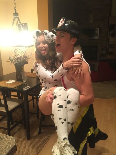 Dalmatian & Firefighter Last Minute Couples Costumes, Cute Couples Costumes, Halloween Costumes For Teens Girls, Clever Halloween, Pretty Halloween Costumes, Couples Halloween Outfits, Clever Halloween Costumes, Cute Couple Halloween Costumes, Holloween Costume