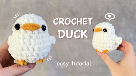 Crocheted Stuffed Animals, Crochet Duck, Easy Crochet Animals, Quick Crochet Patterns, Beginner Crochet Tutorial, Crochet Bee, Crochet Animals Free Patterns, Crochet Design Pattern, Kawaii Crochet