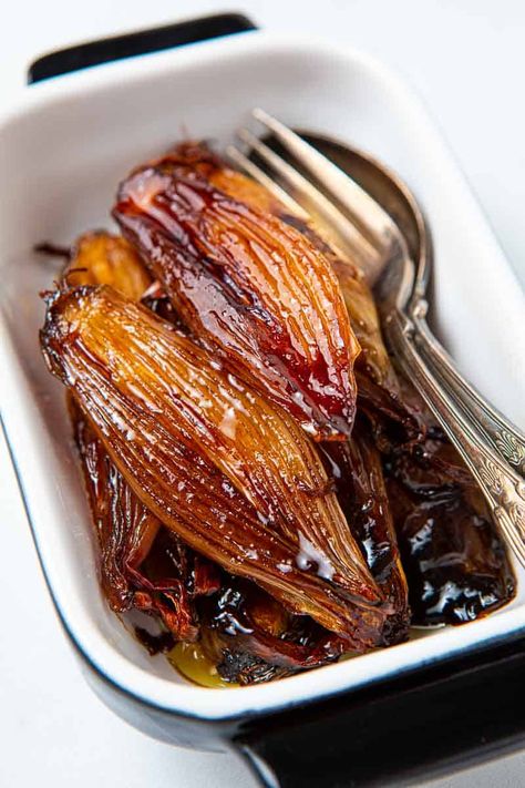 Roasted Shallots Roasted Shallots, Chicory Recipe, Onion Recipes, Roasted Meat, Tapenade, Vegetable Sides, Side Recipes, Veggie Dishes, Shallots