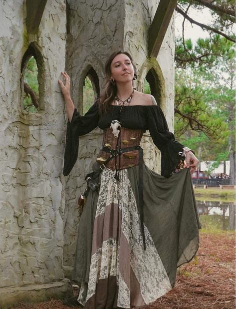 Ren Faire Tavern Wench, Medival Outfits Woman Witch, Rennisance Faire Costumes Celtic, Fairy Witch Aesthetic Outfit, Ren Faire Forest Witch, Ren Fest Outfits Diy, Rennisance Faire Costumes Witch, Ren Faire Viking Woman, Simple Medieval Outfit