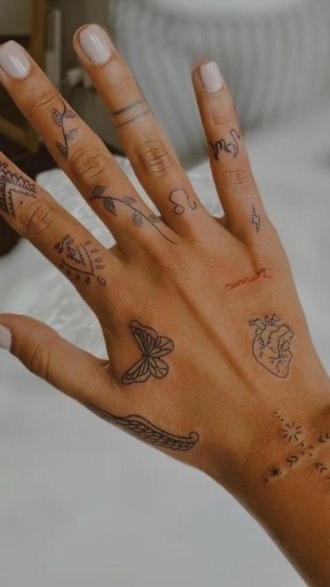 Finger Tattoo For Women, Hand And Finger Tattoos, Hand Tattoos For Women, Small Hand Tattoos, Discreet Tattoos, Subtle Tattoos, Dope Tattoos, Simplistic Tattoos, Fine Line Tattoos