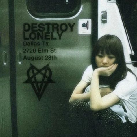 Destroy Lonely on Instagram: “I'm in love with top floor boss gurls @pxnk0r #destroy #destroylonely #destroylonelysnippet #destroylonelyaesthetic #black #blackcat…” Shin Nana, Plane Crafts, Deco Tv, Twilight Core, Destroy Lonely, City Pop, Mia 3, Poses References, Foto Ideas Instagram