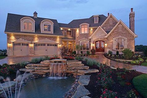 Really nice big house...so gorgeous Mini Mansion, Nice House, Casa Exterior, House Goals, Home N Decor, Model Homes, House Rooms, My Dream Home, Future House