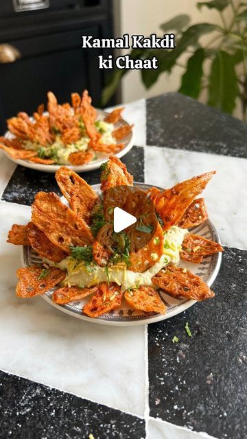 Kamal Kakdi Recipe, Potato Chaat Recipe, Chips Chaat, Garam Masala Powder, Holi Party, Best Chips, Chaat Recipe, Green Chutney, Chip And Dip