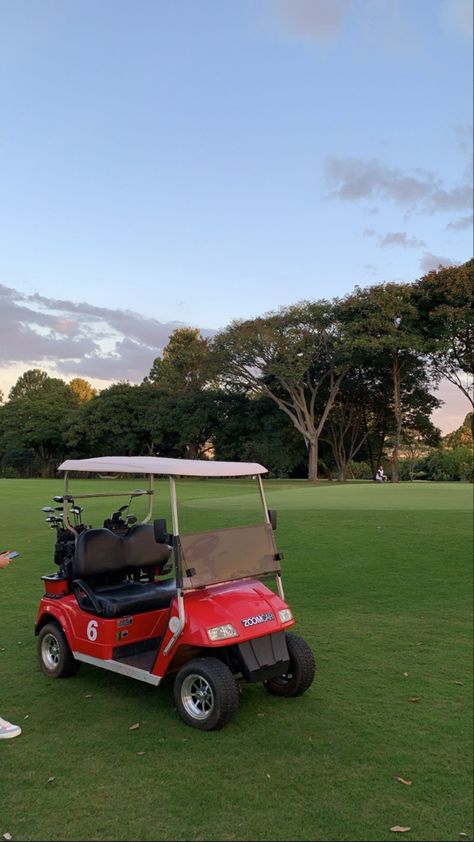 Golf Mom Aesthetic, Golf Aesthetics, Golf Aesthetic, Sportswear Chic, Suburban Mom, Golf Pictures, Golf Inspiration, Sports Aesthetic, Golf Trip