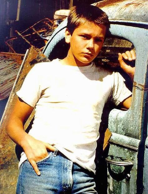 Chris Chambers from Stand By Me. I love this movie. Chris Chambers, River Phoenix, A Truck, Stephen King, Stand By Me, Movies Showing, Movie Tv, Phoenix, Favorite Movies