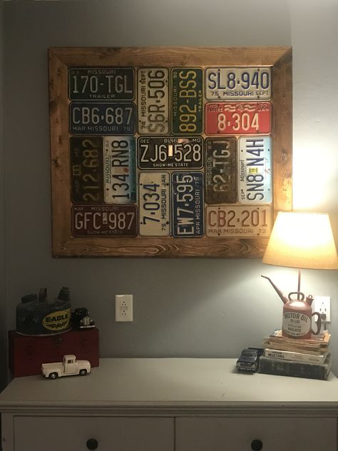 Vintage Toy Car Display, Old Car Room Decor, Display License Plates, Vintage Car Themed Bedroom, Vintage Car Bedroom Ideas For Boys, Vintage Car Boys Bedroom, Vintage Car Room For Boys, Vintage Truck Nursery Theme, Vintage Car Themed Nursery