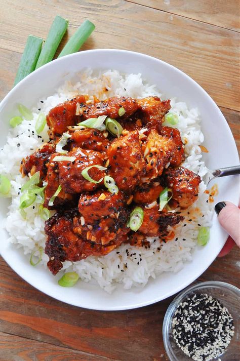 Honey Garlic Tofu, Vegan Entree Recipes, Garlic Tofu, Rabbit And Wolves, Vegan Tofu, Vegan Entree, Tofu Dishes, Vegan Asian, Easy Vegan Dinner