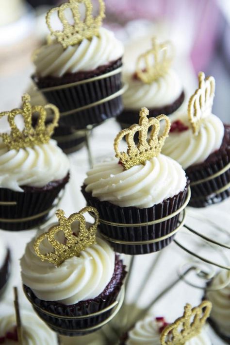 Desserts Table Ideas, Baby Shower Desserts Table, Crown Cupcakes, Desserts Table, Royal Tea Parties, Thanksgiving Games For Kids, Pink Gold Baby Shower, Baby Shower Games Unique, Food Photography Background