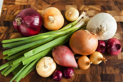 Make Raw Onions Mellow With This Simple Tip Onion Benefits Health, Types Of Onions, Pickled Shallots, Onion Bulbs, Garlic Scapes, Fried Shallots, Mushroom Risotto, Bean Casserole, French Onion Soup