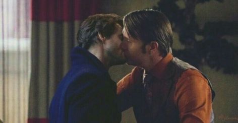 Will and Hannibal kiss scene 😍 The scene we all dream of 3 #hannigram Hannibal Hannibal Suit, Hannibal Actor, Hannibal Tv Show, Will Graham Hannibal, Francis Dolarhyde, Hannibal Tv Series, Bryan Fuller, Hannibal Series, Nbc Hannibal