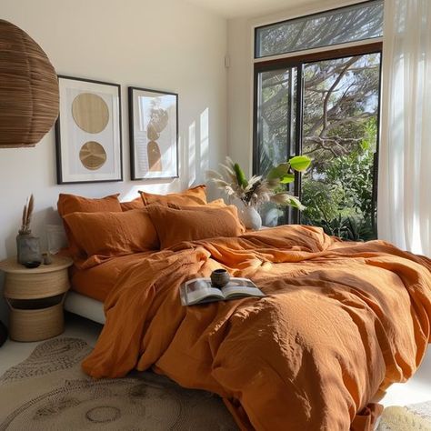 Rust Orange Bedding Ideas, Bed No Backboard, Amber Bedroom Aesthetic, Orange Bed Sheets Aesthetic, Boho Bedroom Orange Bohemian Style, Bedroom Inspo Natural, Orange Black And Cream Bedroom, Rusted Orange Bedroom, Orange Gray Bedroom