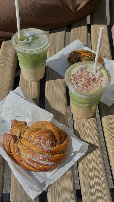 Matcha Breakfast Aesthetic, The Matcha Club, Matcha Cafe Aesthetic, Chai Latte Aesthetic, Matcha Latte Aesthetic, Matcha Breakfast, Matcha Shop, Yum Drinks, Matcha Bars