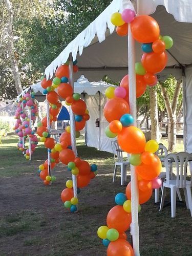 Unusual Decor, Balloon Pillars, Pole Wrap, Deco Ballon, Balloon Garland Diy, Balloon Crafts, Tent Decorations, Balloon Twisting, Diy Balloon Decorations